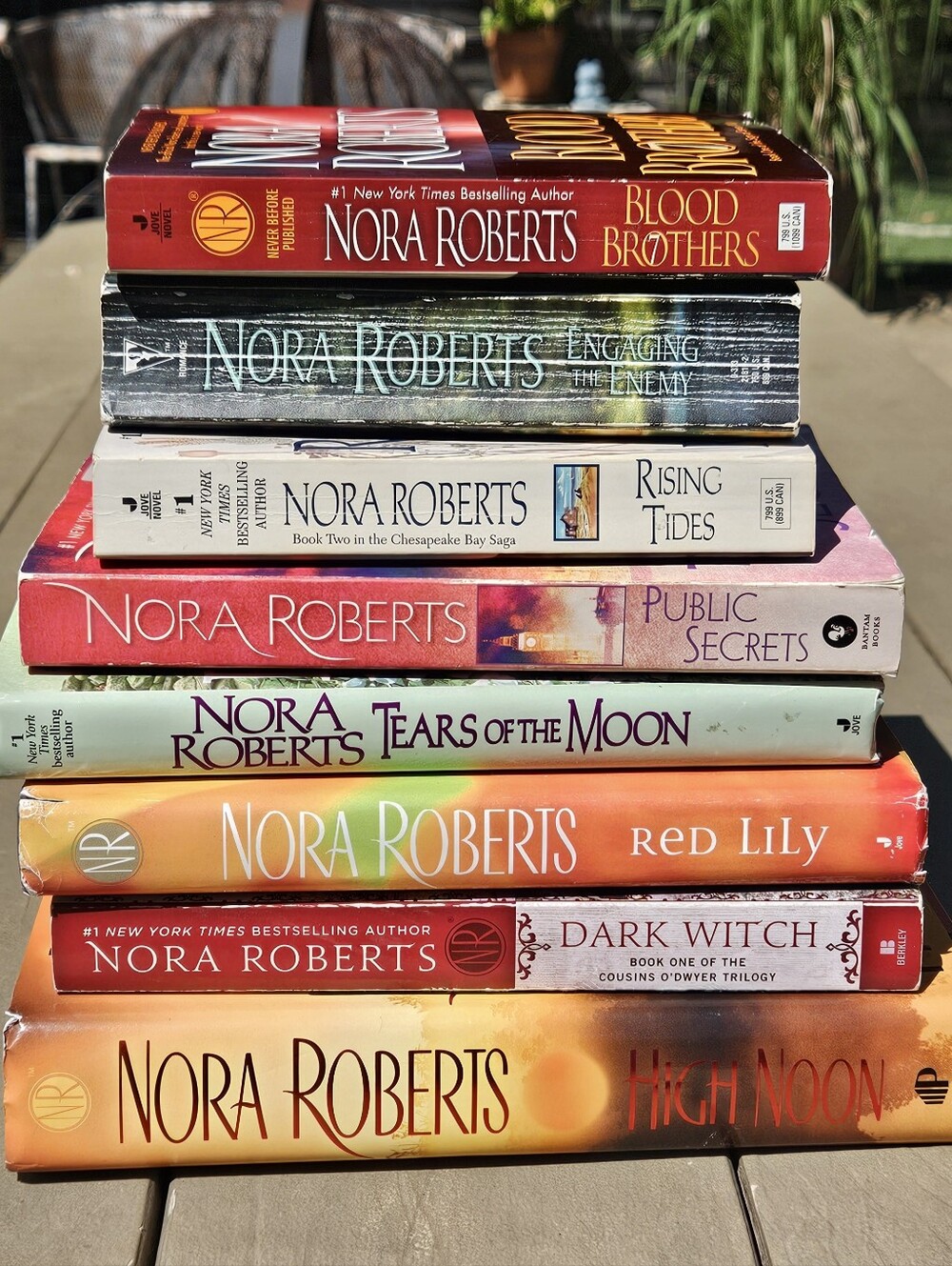 Lot of 8 Nora Roberts Books